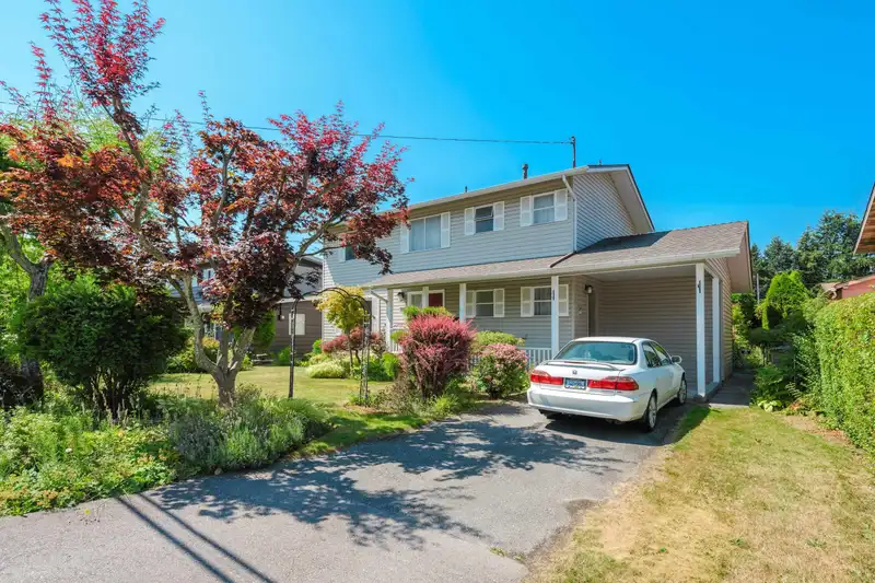 9497 118 STREET - photo 4 of 40