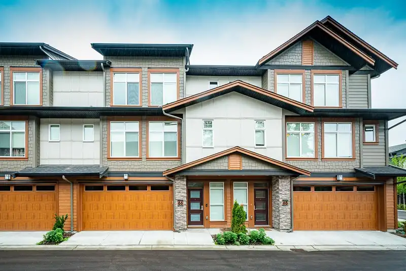 66 17033 FRASER HIGHWAY - photo 2 of 39