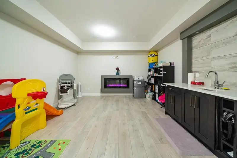 66 17033 FRASER HIGHWAY - photo 3 of 39