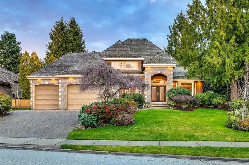3528 CANTERBURY DRIVE - photo 1 of 40