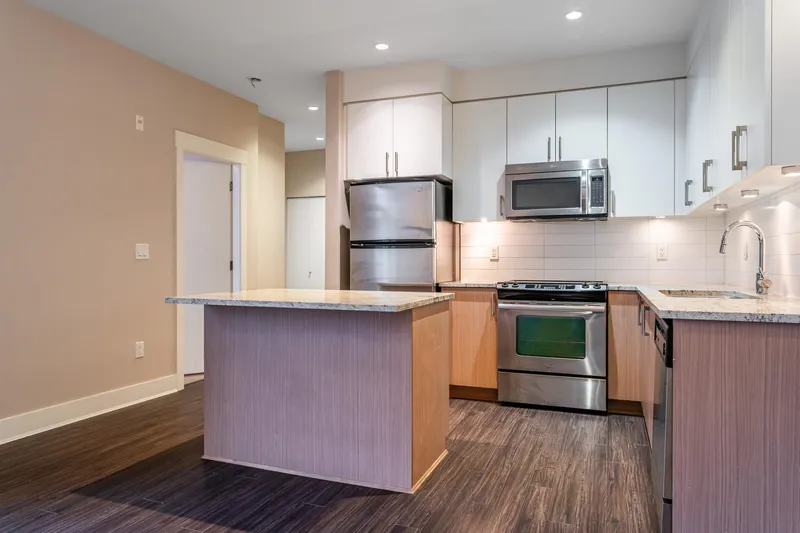 109 55 EIGHTH AVENUE - photo 3 of 25