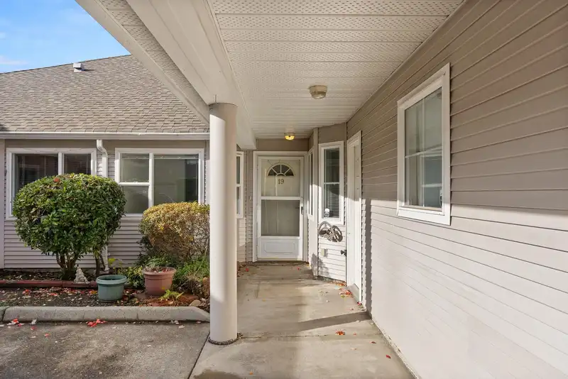 19 7127 124TH STREET - photo 2 of 40