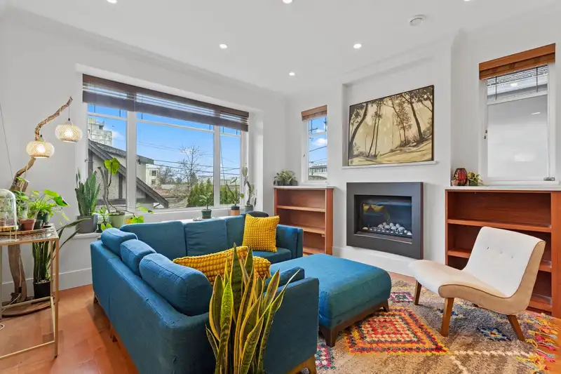 3729 W 11TH AVENUE - photo 3 of 39