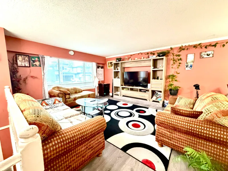 9453 118 STREET - photo 3 of 19