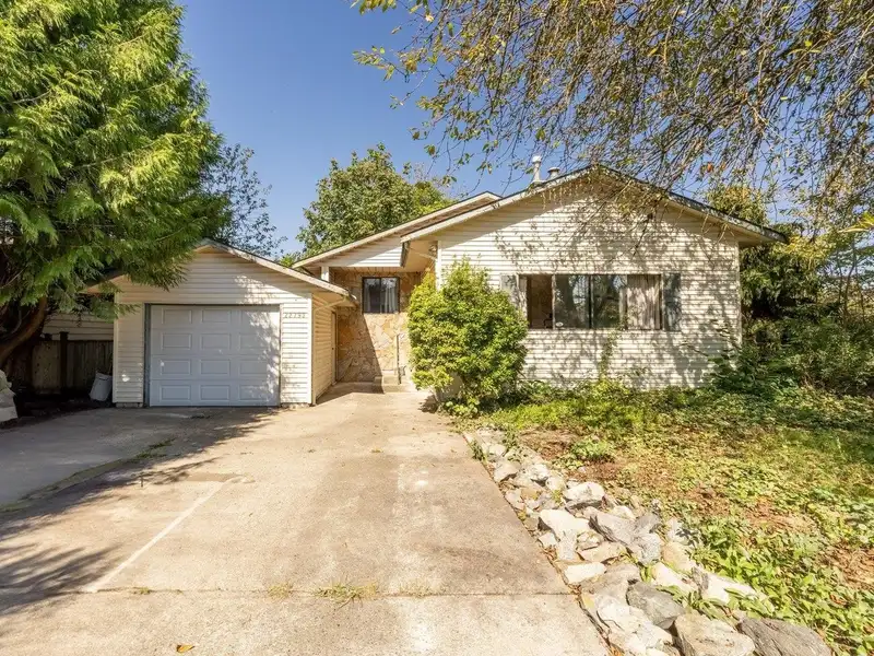 22793 REID AVENUE - photo 1 of 28