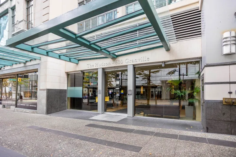 2514 610 GRANVILLE STREET - photo 1 of 13