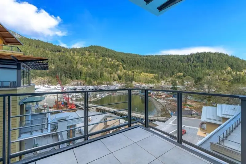 603 6699 NELSON AVENUE - photo 2 of 12