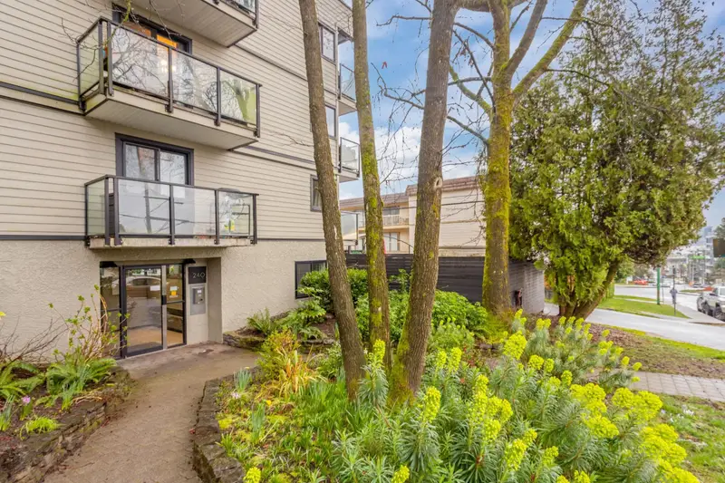 112 240 MAHON AVENUE - photo 2 of 25