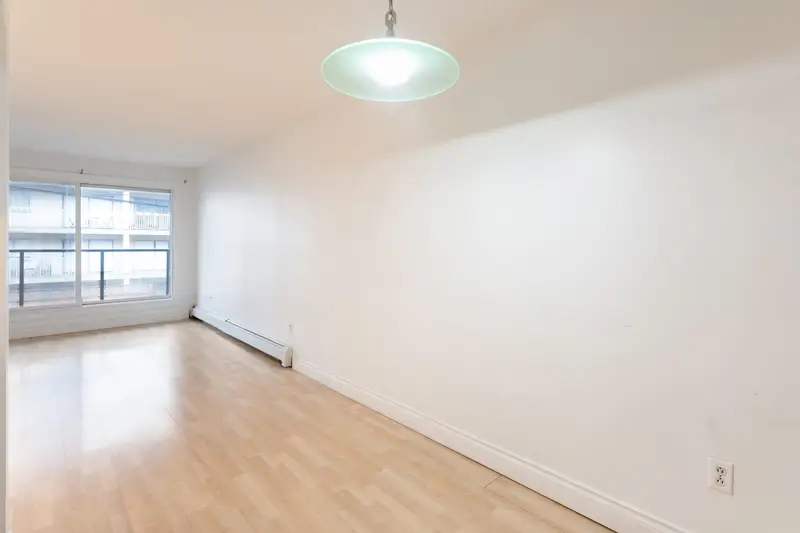 112 240 MAHON AVENUE - photo 4 of 25