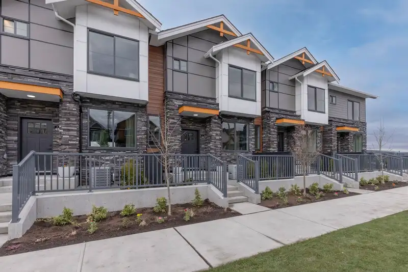 13 6035 141 STREET - photo 2 of 32