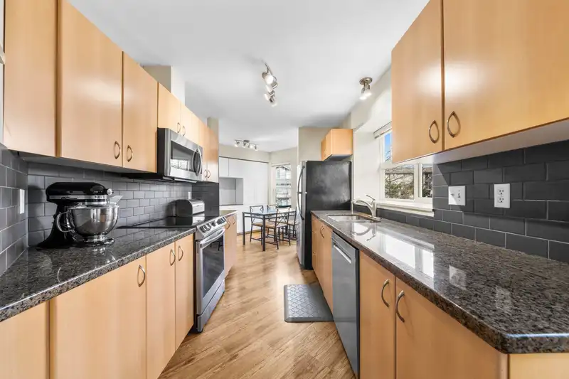 21 8638 159 STREET - photo 4 of 40