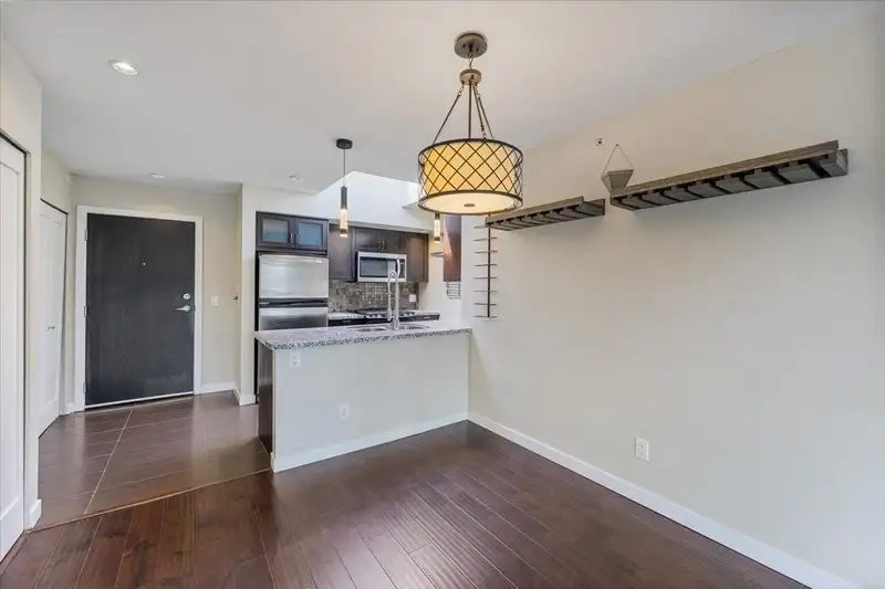 411 405 SKEENA STREET - photo 4 of 29