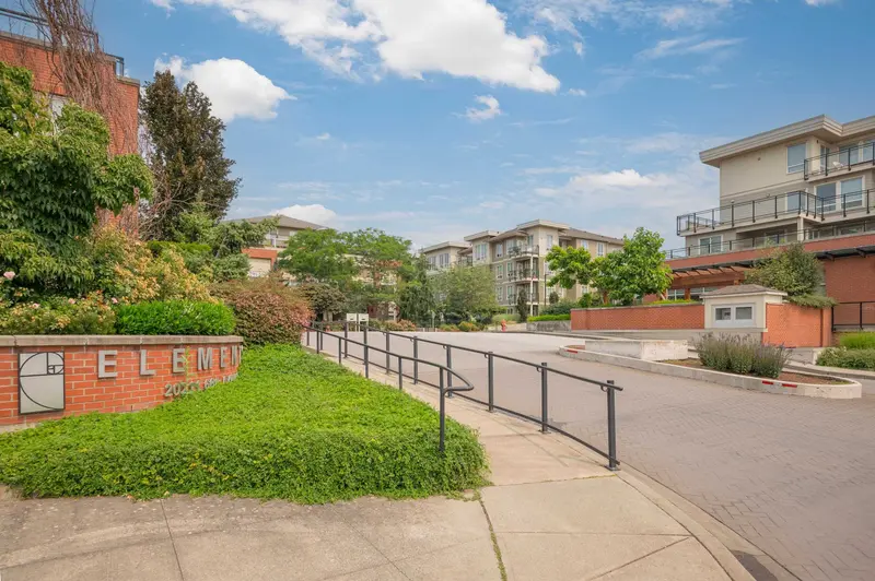 D405 20211 66 AVENUE - photo 4 of 25