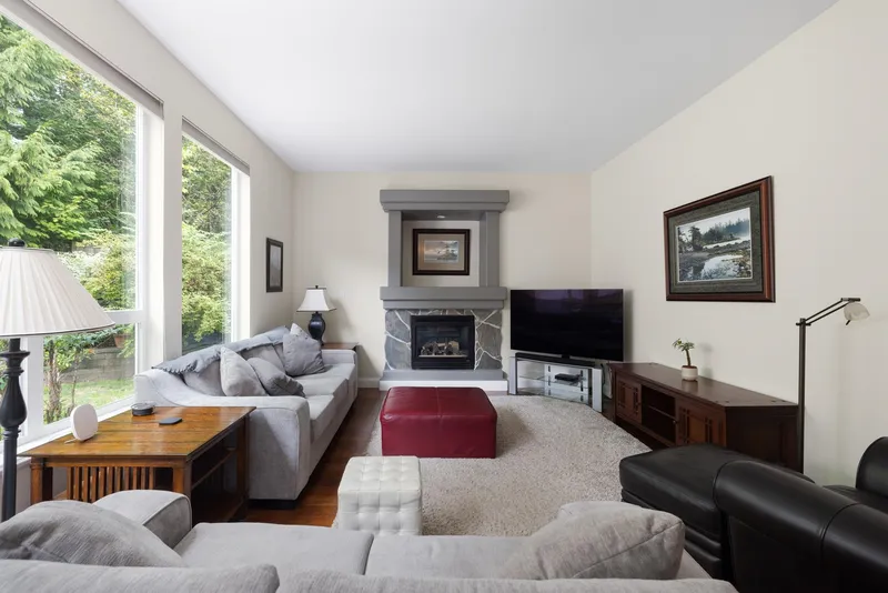 118 CHESTNUT COURT - photo 3 of 25