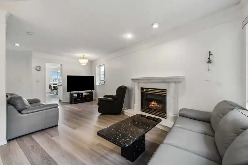 4411 BEATRICE STREET - photo 2 of 28