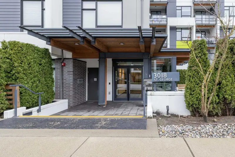 212 3018 ST GEORGE STREET - photo 2 of 25