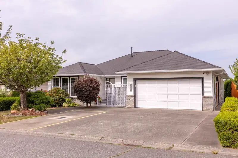2901 SOUTHERN PLACE - photo 1 of 40