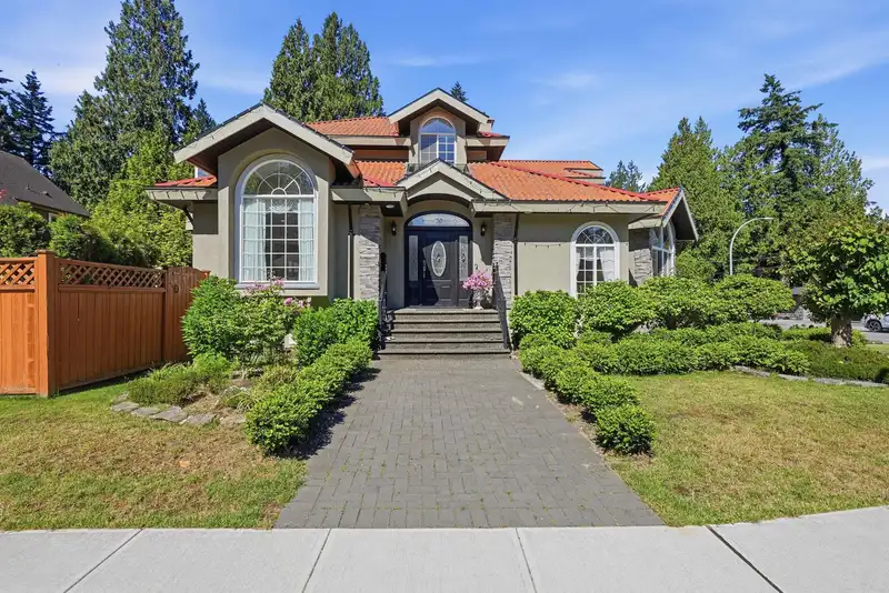 20560 46A AVENUE - photo 3 of 40