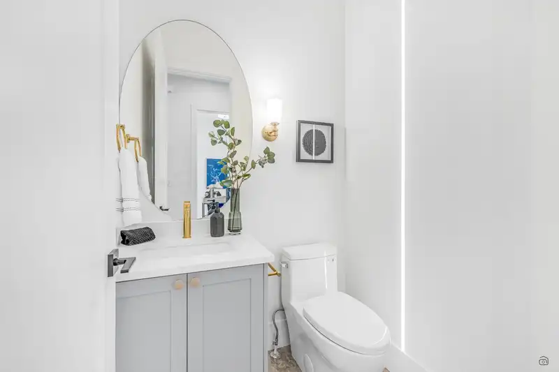 7622 196 STREET - photo 3 of 29