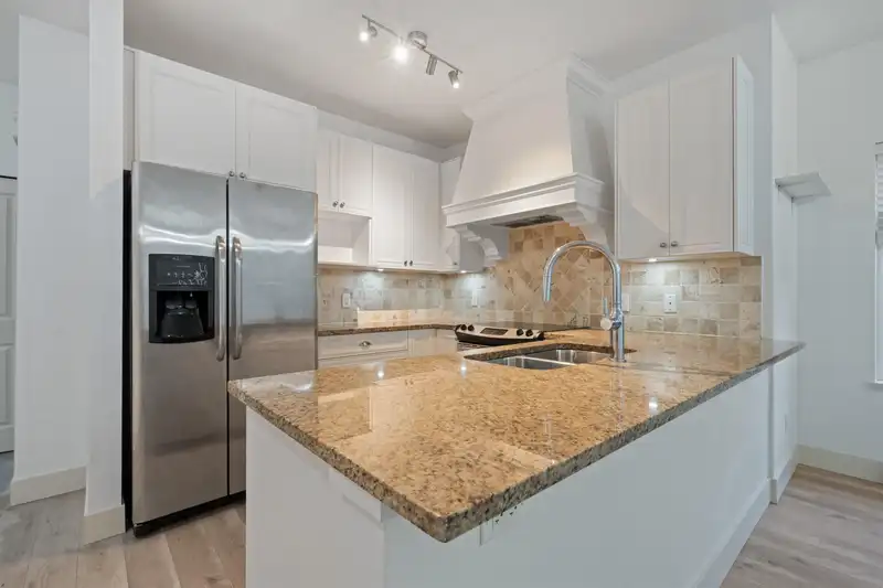 106 19530 65 AVENUE - photo 1 of 34
