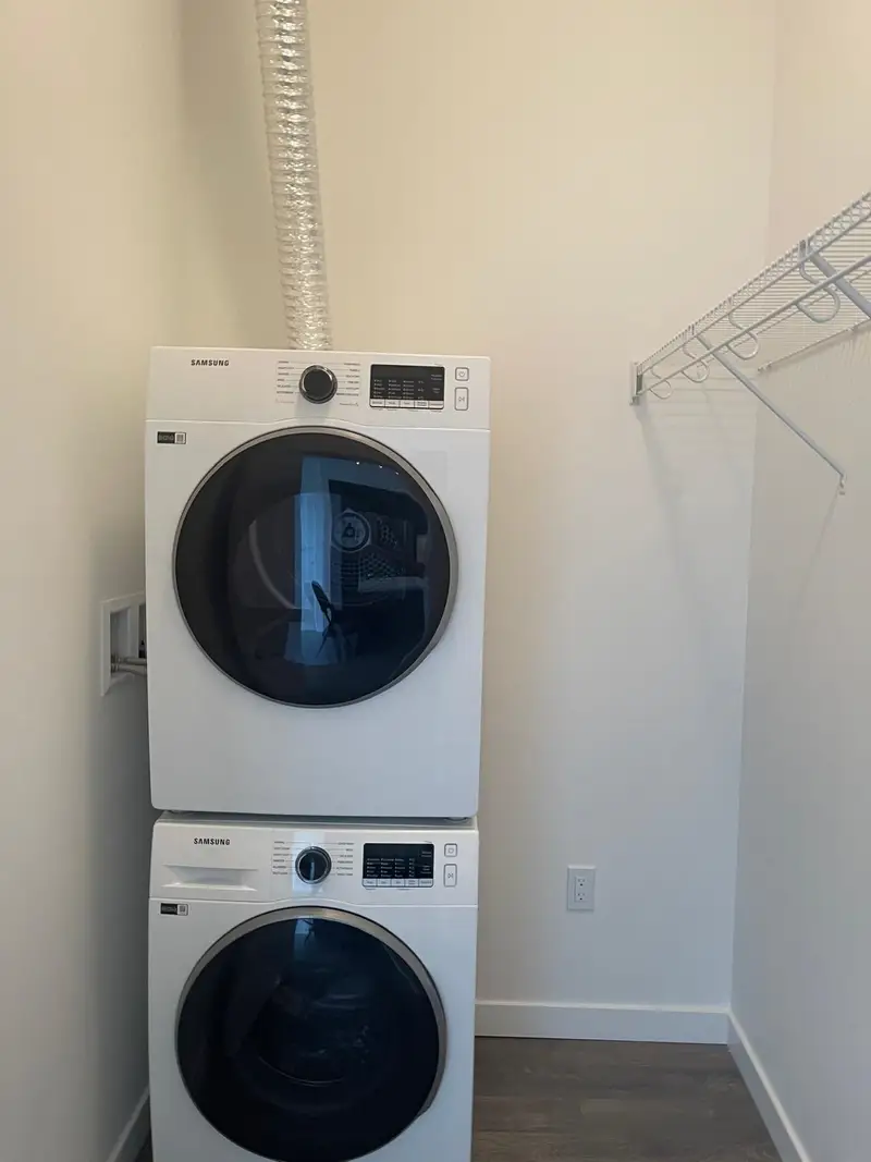 609 15815 85 AVENUE - photo 3 of 23