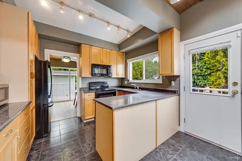 1066 BERNARD PLACE - photo 2 of 40