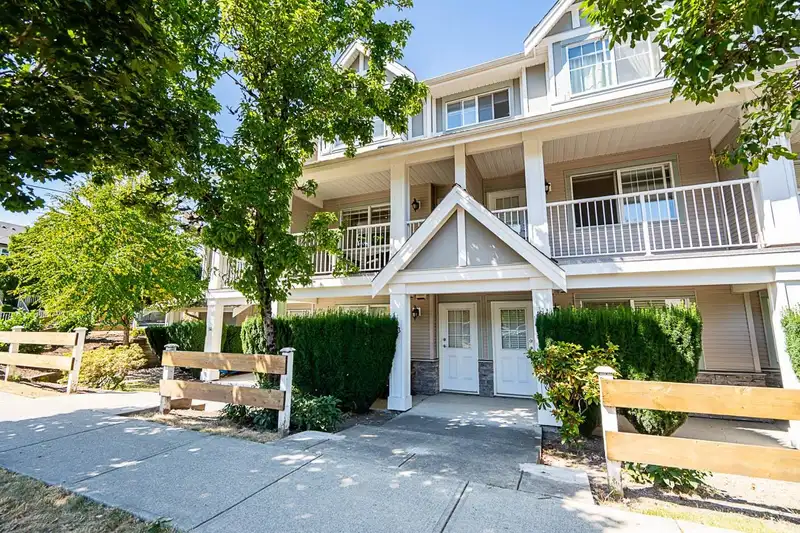 13 6555 192A STREET - photo 2 of 35