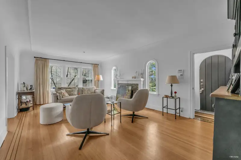 295 W 23RD AVENUE - photo 2 of 40