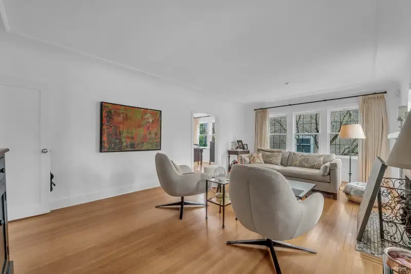 295 W 23RD AVENUE - photo 4 of 40