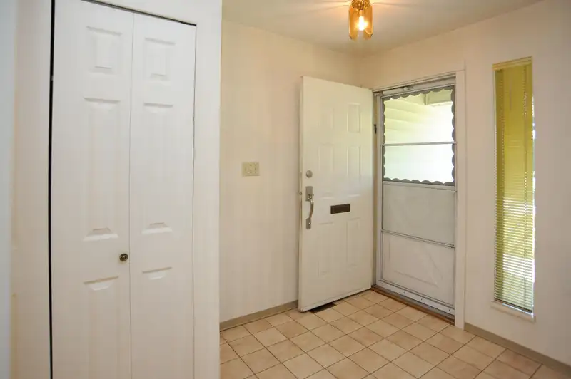 13094 SUMMERHILL CRESCENT - photo 3 of 28