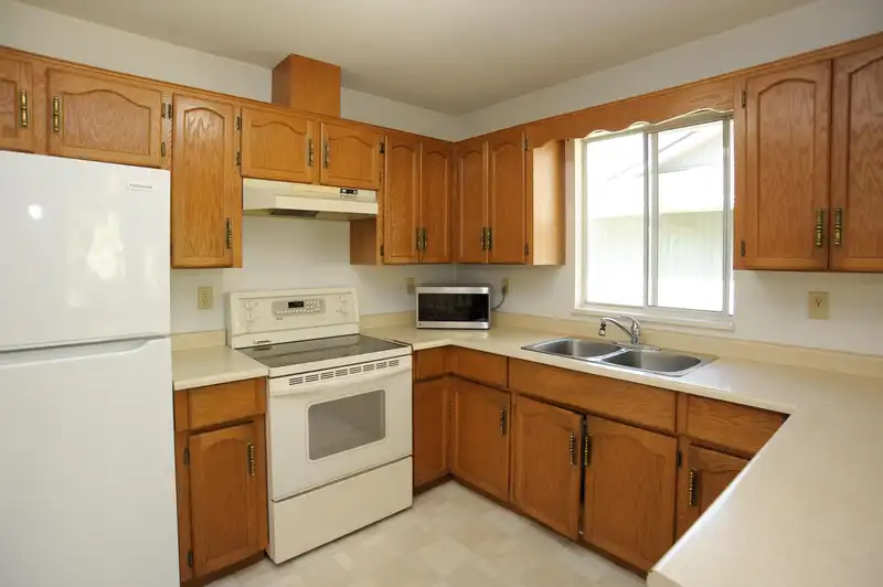 13094 SUMMERHILL CRESCENT - photo 4 of 28