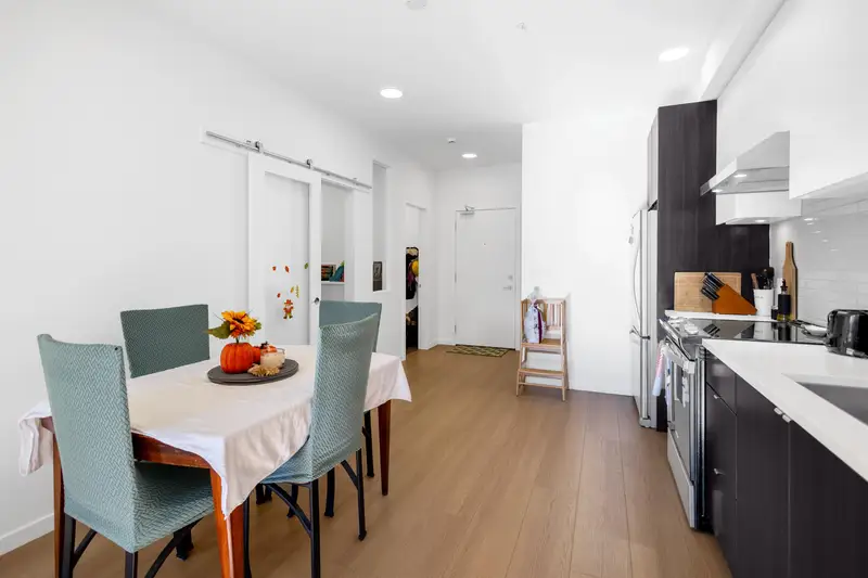 306 37994 2ND AVENUE - photo 3 of 21