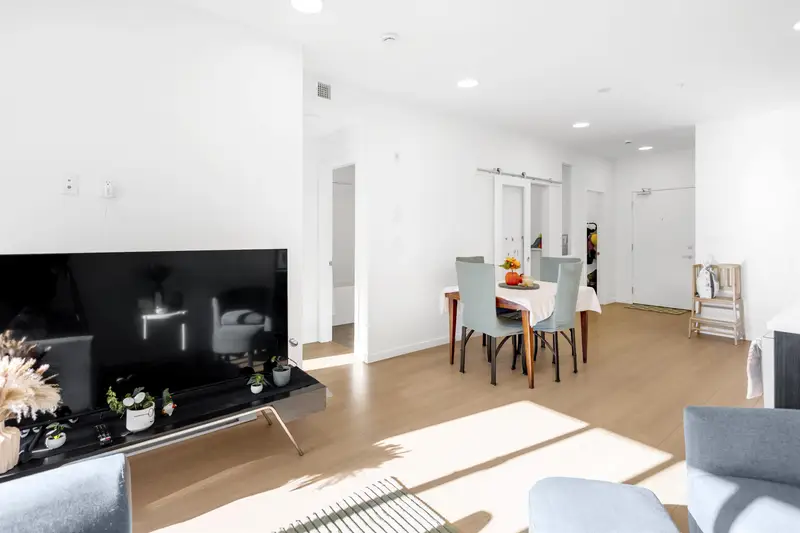 306 37994 2ND AVENUE - photo 4 of 21