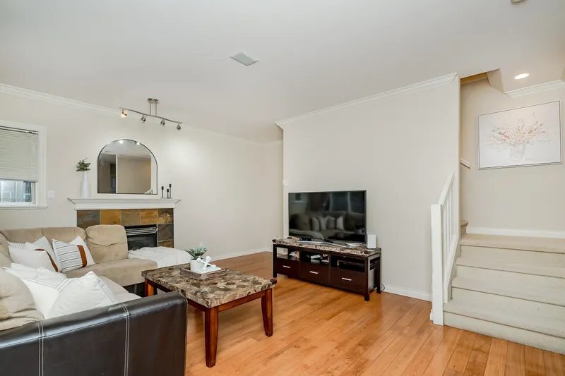 10 7060 BRIDGE STREET - photo 4 of 25