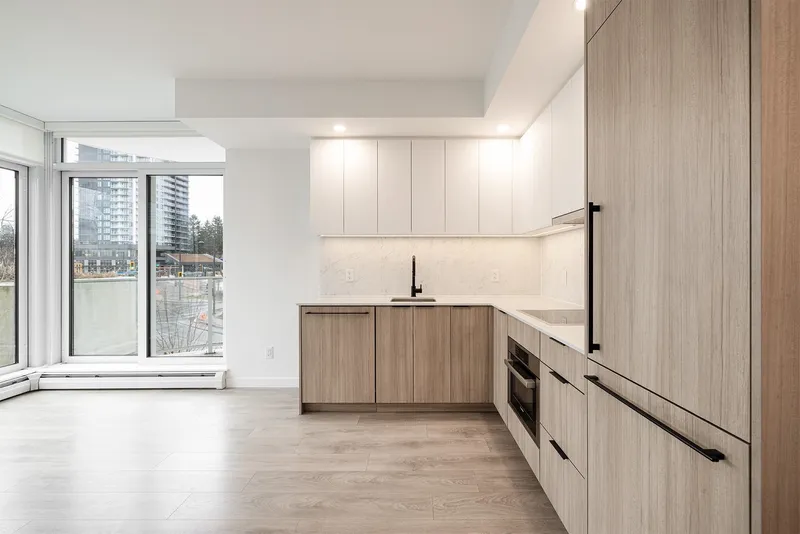 202 13685 102 AVENUE - photo 2 of 24