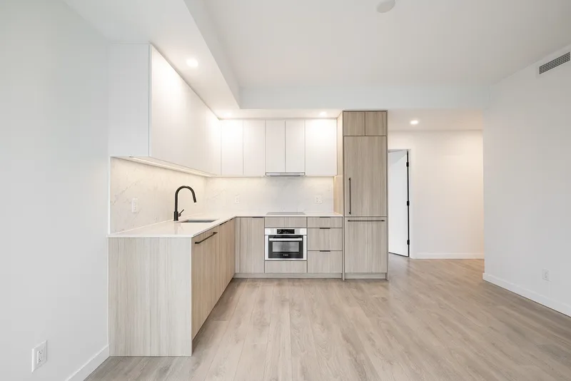 202 13685 102 AVENUE - photo 3 of 24