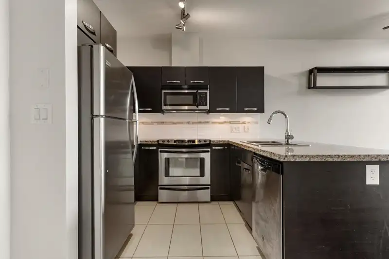 412 33539 HOLLAND AVENUE - photo 4 of 32