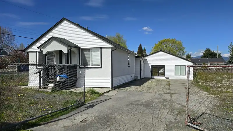 12561 112A AVENUE - photo 1 of 17
