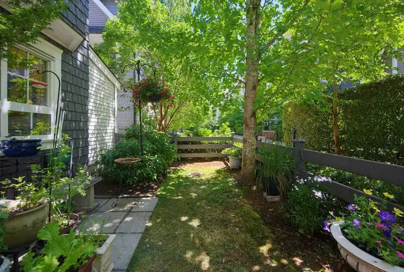 23 8476 207A STREET - photo 2 of 40