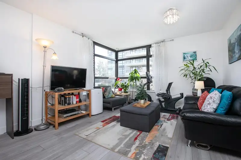 404 8120 LANSDOWNE ROAD - photo 2 of 22