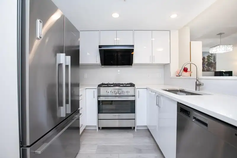 404 8120 LANSDOWNE ROAD - photo 4 of 22