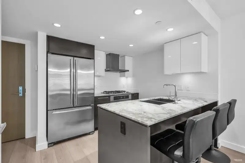 909 1618 QUEBEC STREET - photo 1 of 23