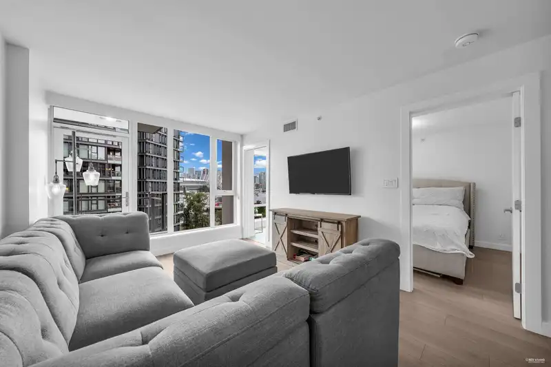 909 1618 QUEBEC STREET - photo 4 of 23