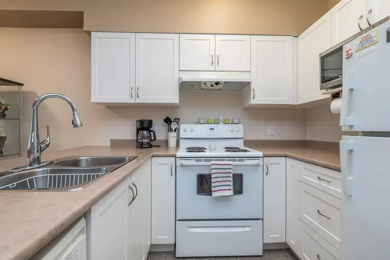 405 16068 83 AVENUE - photo 1 of 25