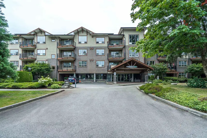 405 16068 83 AVENUE - photo 2 of 25