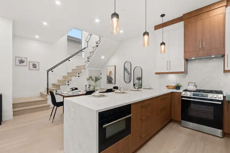 1 1822 E 14TH AVENUE - photo 3 of 17