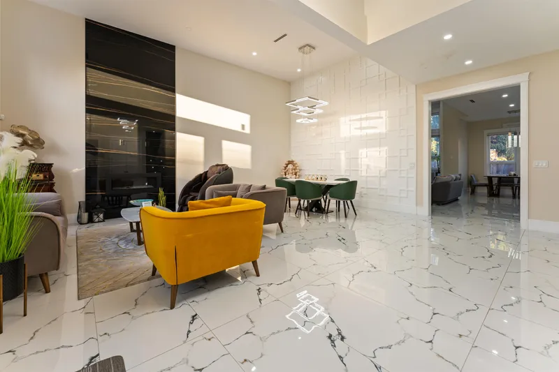 8020 114 STREET - photo 4 of 25