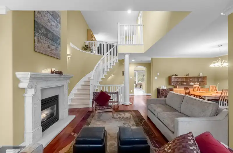 21 BEACH DRIVE - photo 4 of 40