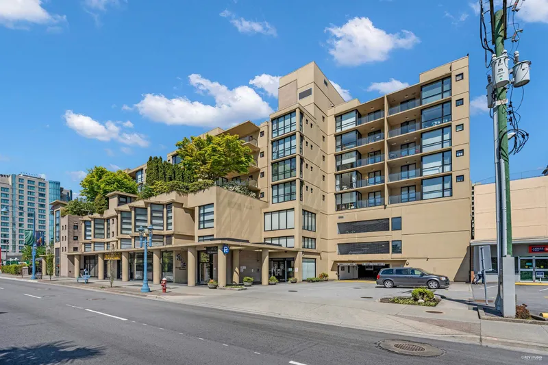 510 7831 WESTMINSTER HIGHWAY - photo 2 of 25