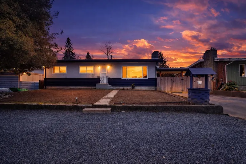 32140 BUECKERT AVENUE - photo 2 of 25